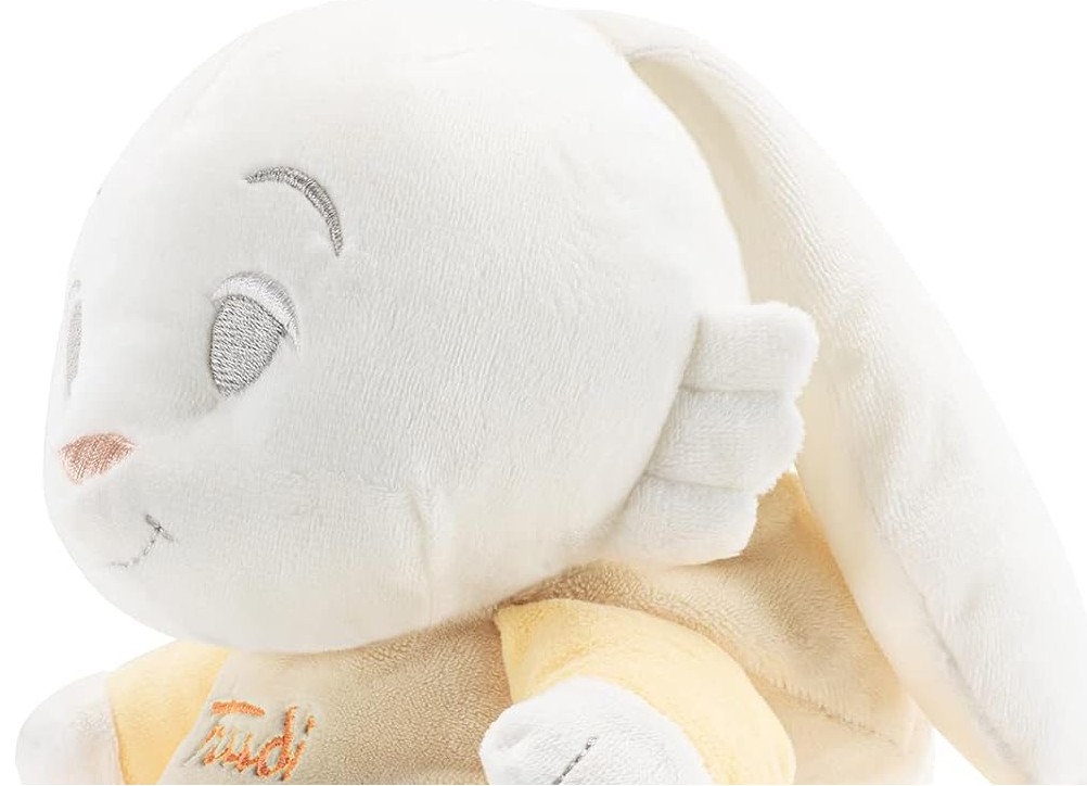 Detail vyšívanej tváre veľkého zajačika Trudi